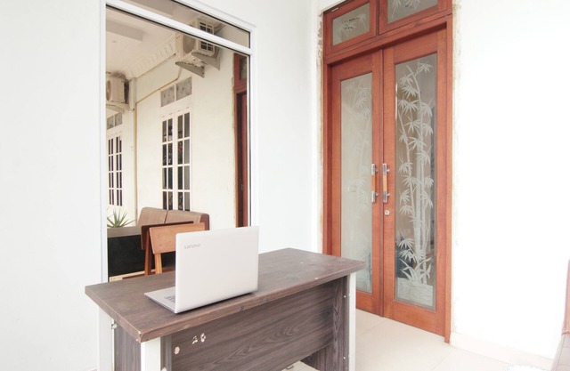 OYO 94101 Ratha Guest House Syariah