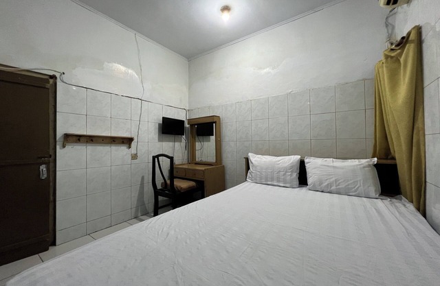 OYO 94161 Kost Aisyah Near Citra Grand Galesong City(Pattalassang)