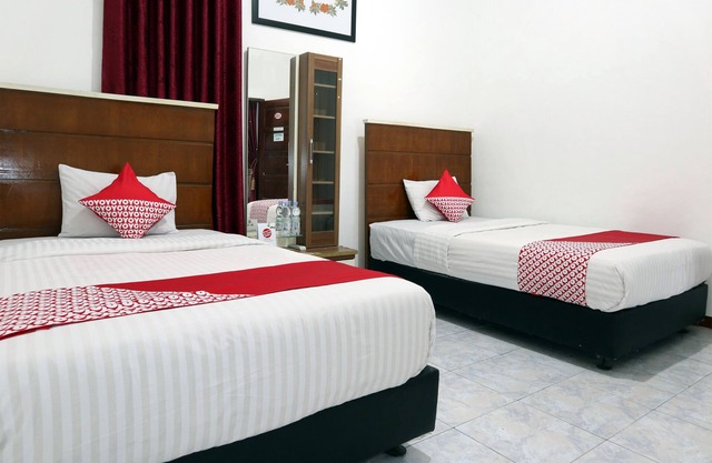 OYO 956 Penginapan Eby