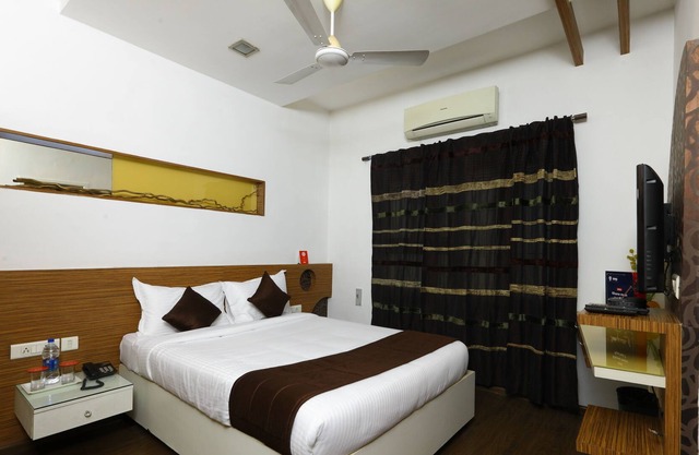 OYO 9911 Apartment Shylee Niwas