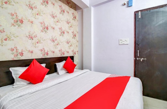 OYO BHO576 Comfort Paradise