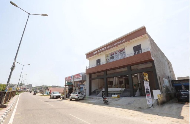 OYO Eat & Stay Hotel And Restaurant