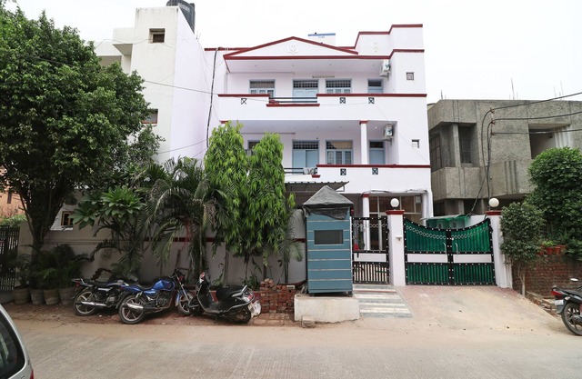OYO Flagship 14530 Sector 14 Harsh Villa
