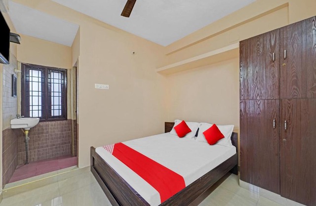 OYO Flagship 80741B Porur Residency