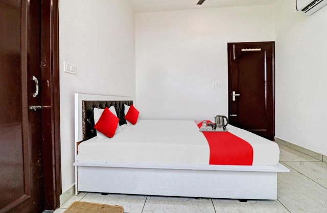 OYO Flagship Hotel Royal Inn