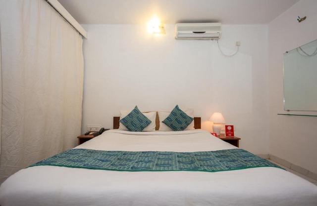 OYO 10483 Hotel The Signature Crest