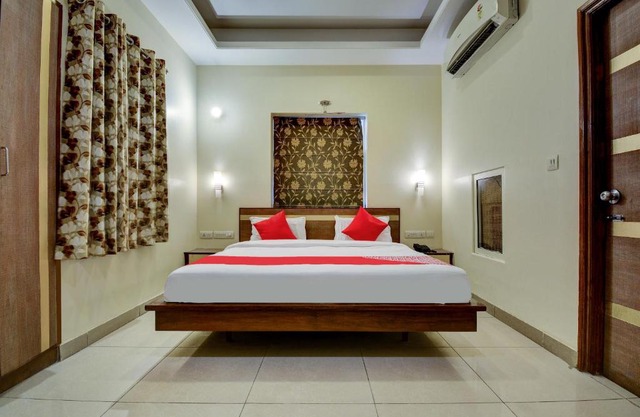 OYO Flagship Hotel Taurus