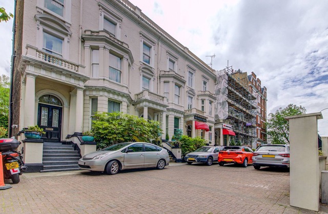 OYO Grantly Hotel, London Shepherd's Bush