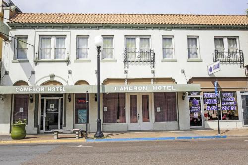OYO Historic Cameron Hotel Brownsville I-69E