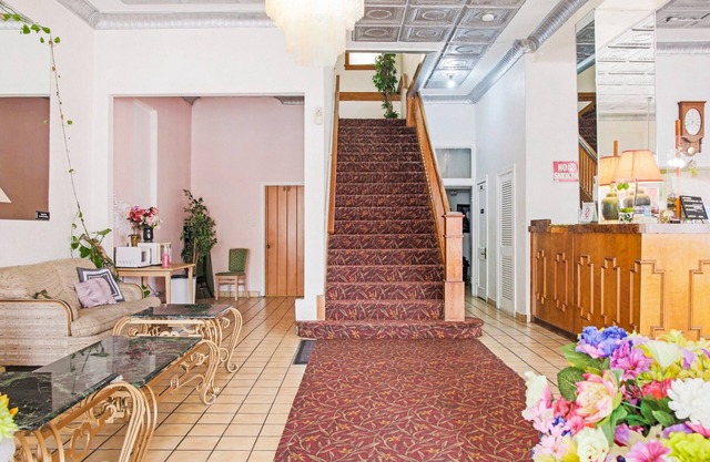 OYO Historic Cameron Hotel Brownsville I-69E