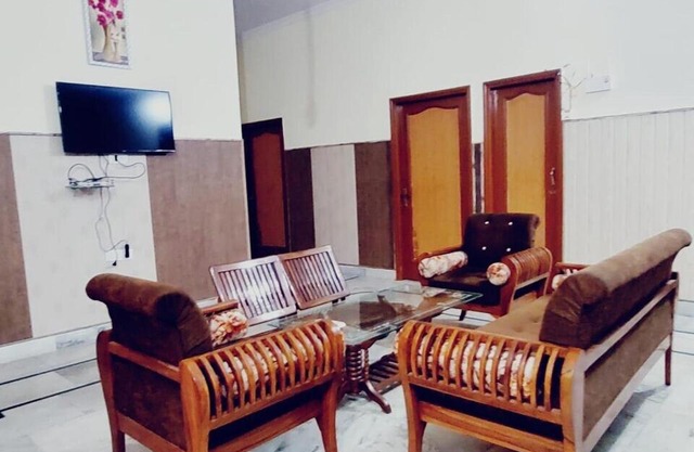 OYO Home Royal Villa
