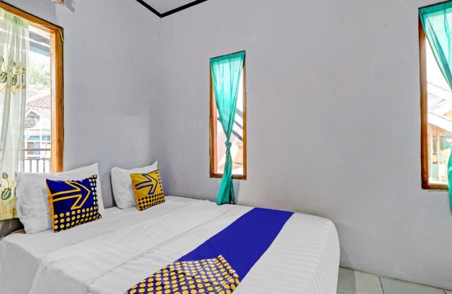 OYO Homes 90849 Cibeunying Homestay Cibodas Maribaya