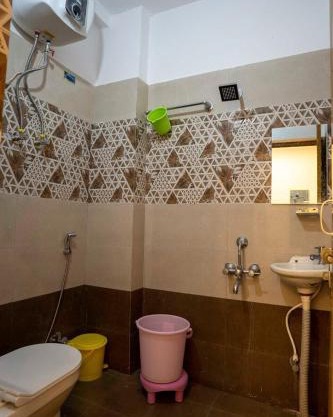 OYO Hotel Budget Inn Near Gomti Riverfront Park