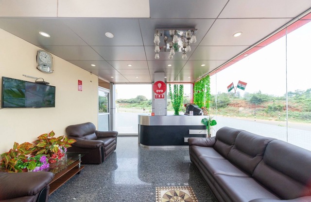 OYO Hotel C Gate Residency