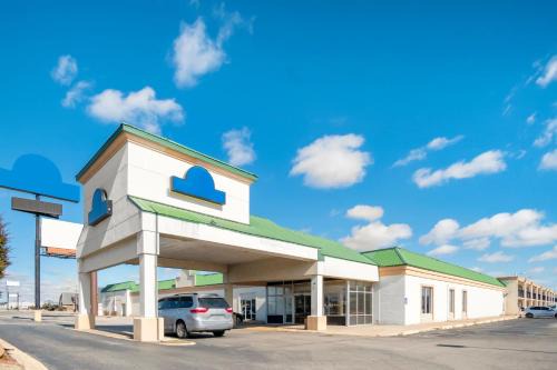 OYO Hotel Oklahoma City South I-35 and SE 29th