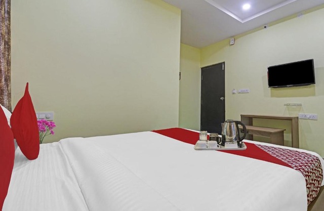 OYO 89390 Hotel R Square