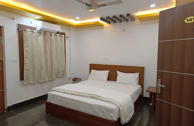 OYO IAE617 Vasudha Inn