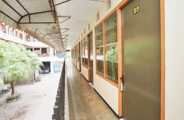 OYO Life 2090 Ratna Backpacker Syariah