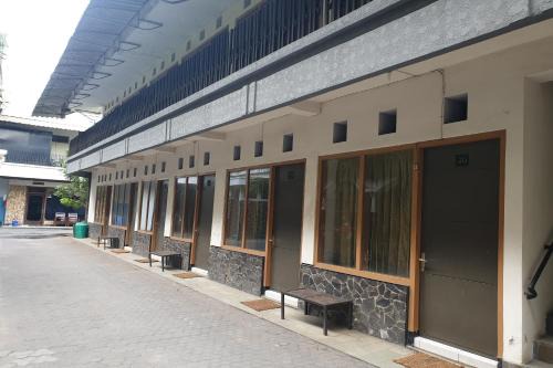 OYO Life 2090 Ratna Backpacker Syariah