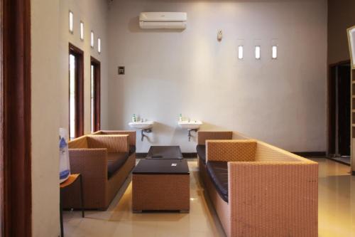 OYO Life 2273 Pratama Homestay