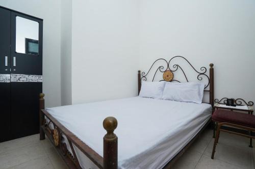 OYO Life 2498 Kost Putri Purimas 23