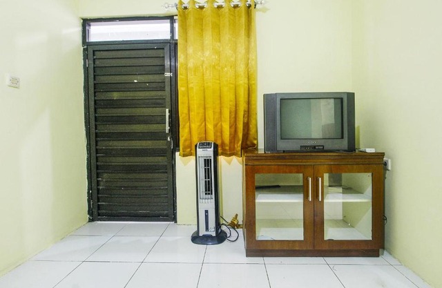 OYO Life 91606 Nadin Guest House Syariah