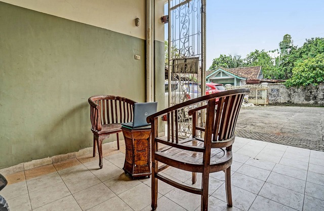 OYO Life 91873 Nugraha Kost