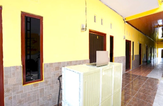 OYO Life 92920 Rumah Kost Azca