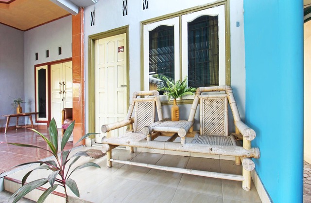 OYO Life 92960 Rumah Kos Kita