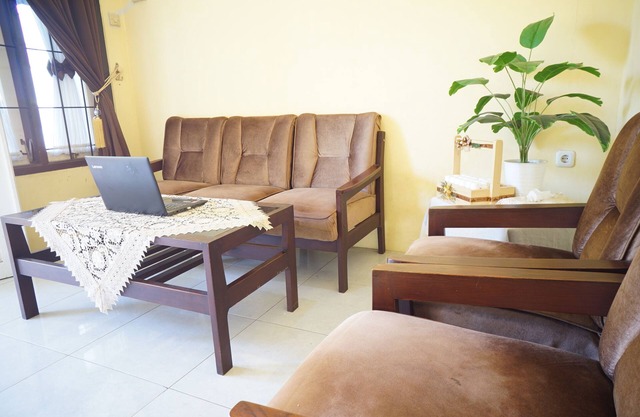 OYO Life 92991 Kost Amantu 2