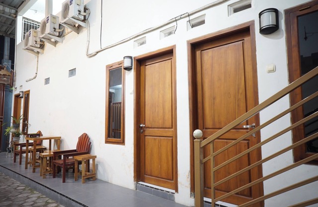 OYO Life 93038 Kost Putra Malilah