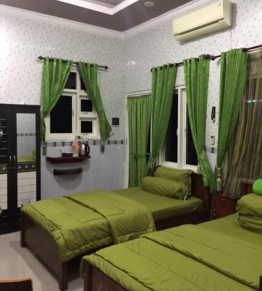 OYO Life 93055 Fathin Hotel