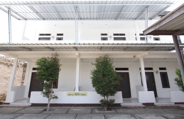 OYO Life 93154 White Kos Jenggala