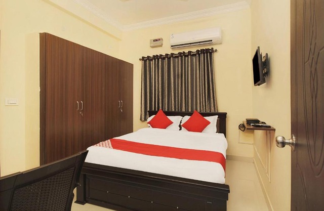 OYO 35860 Skyinn