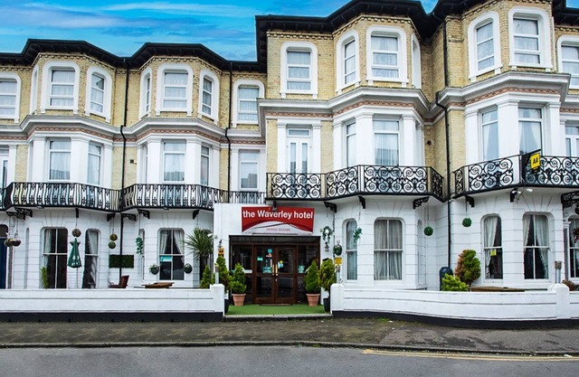 OYO The Waverley Hotel