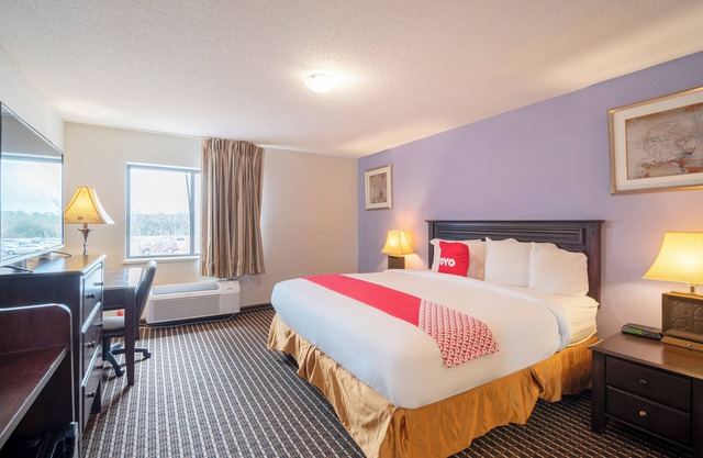 OYO Townhouse Houston Airport North
