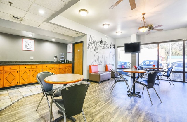 OYO Townhouse Inn Jacksonville near Little Rock Air Force Base
