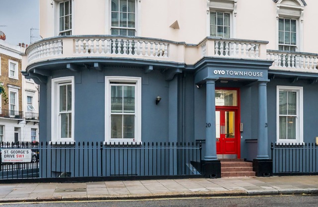 OYO Townhouse New England, London Victoria