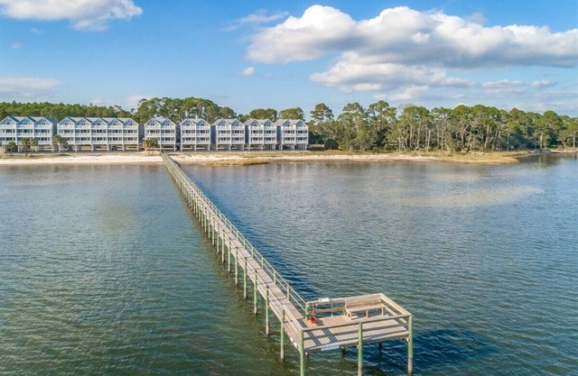 Oyster Oasis 2BR/2BA Luxury Condo On The Bay