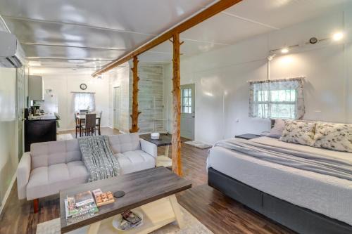 Ozark Escapes Cabin with Mtn Views in Harrison