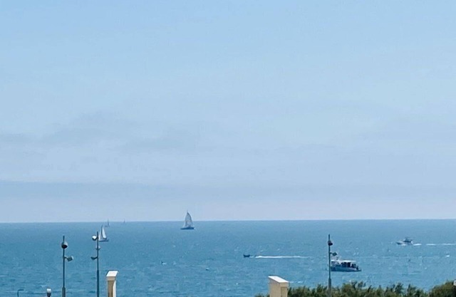 Pépite Centre Ville, Sea view, Sleeps 4, Parking, Beach, Harbour, Shops