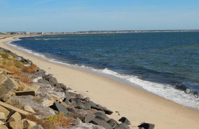 P-Town 2br Beach Beauty on the Bay. Water View!