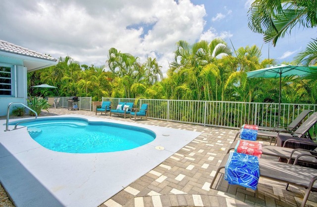 P27 - ¡ACCESO PRIVADO A LA PLAYA! Piscina hogar con todo lo que necesita para unas vacaciones inolvidables. 3 habitaciones, 2 baños con atraque de aguas profundas.