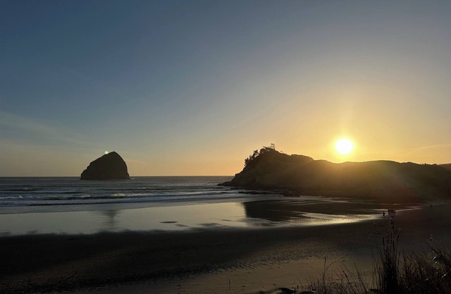 Pacific City Cabin walk to the beach, restaurants, coffee & wine tasting!