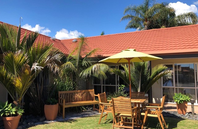 Pacific Coast Motor Lodge