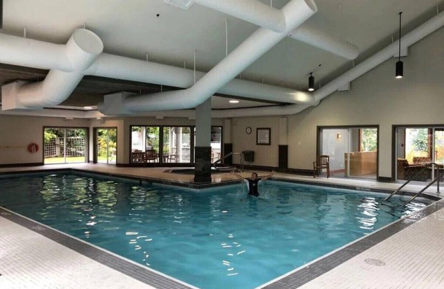 Pacific Shores - 2 Bdrm Oceanfront Unit with deck