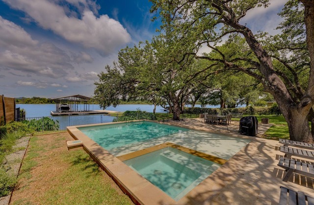 Packsaddle Point! Luxury Lakefront w/Pool+Guest House