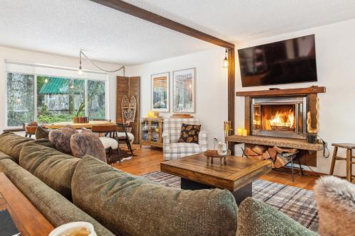 PackShack - Cozy Ski Cabin Mins from White Pass home