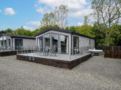 Paddock Lodges Deluxe 2 Bed Chalet