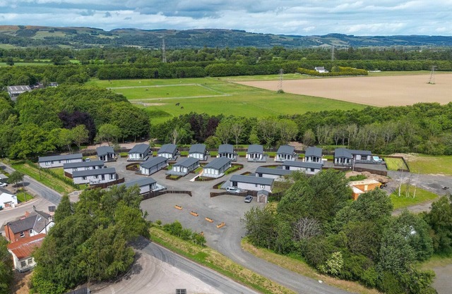 PADDOCK LODGES| EXECUITVE 4 BED VILLA